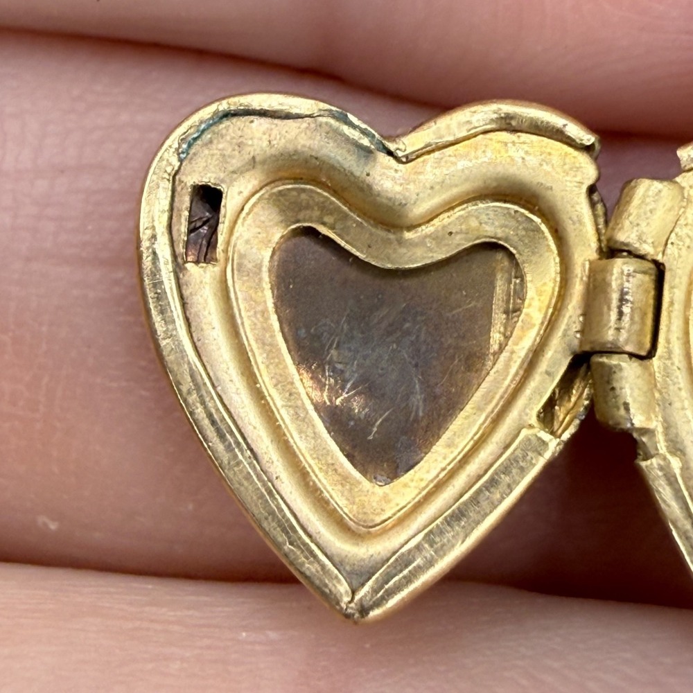 Vintage Gold Filled Locket Hearts Etched Pendant‎ - Picture 2 of 9